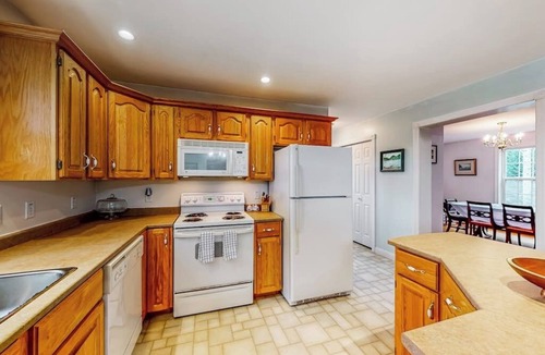 Waldoboro House | Idyllic waterfront home with furnished deck, grill, sweeping views & private W/D