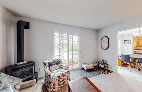 Waldoboro House | Idyllic waterfront home with furnished deck, grill, sweeping views & private W/D