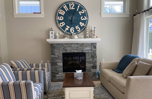 Regional District of Nanaimo Villa | Immaculate, Beautifully designed, Spacious Villa 2 min walk to the Beach