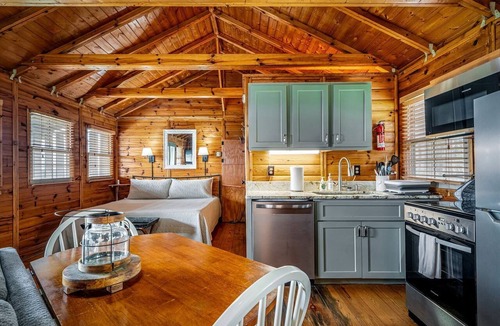 Valley Head Cabin | Impressive Wooden Rustic Cabin with Fireplace in Mentone, Alabama