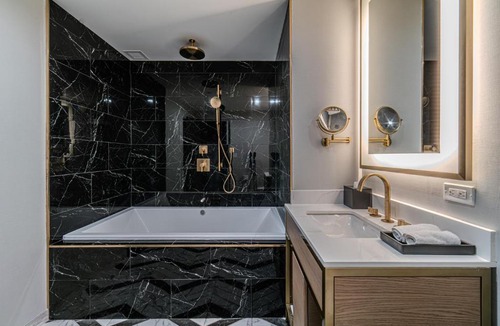 Coolidge Corner South Side Hotel | Iris Hotel Boston