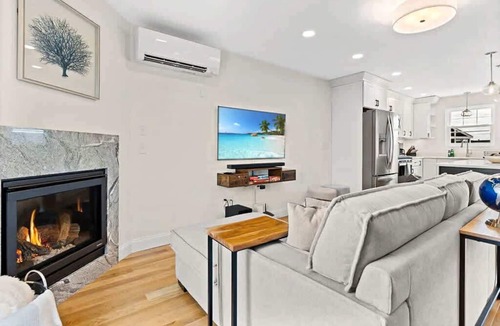 Hampton House | Island Path Escape | 6 Mins to Beach | Balcony