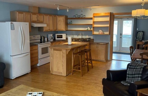 Twillingate Apartment | Jagged Rocks
