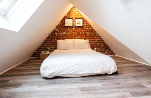 College Hill Apartment | Jennifer's Unique Loft Near Brown 2 Parking Spots