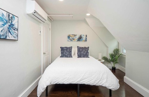 College Hill Apartment | Jennifer's Unique Loft Near Brown 2 Parking Spots
