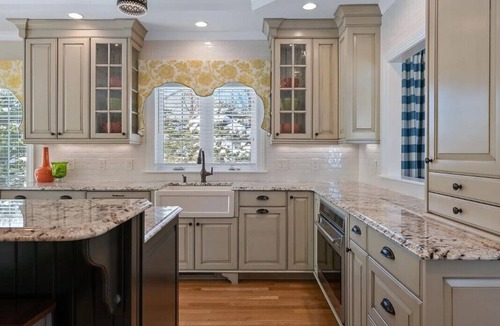 Kennebunk House | Kennebunk Coastal Getaway ! 2 minutes from Gooch's Beach !