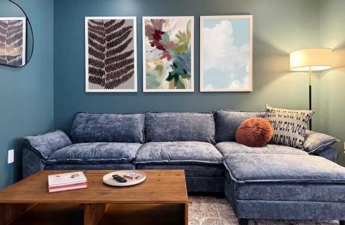 Conshohocken Apartment | King Bed 2BR 1 Bath Sleeps 5