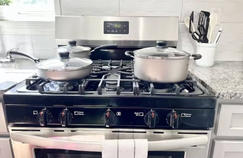 Newington Apartment | King Bed Apt - Fully Furnished w/Max Amenitiesn