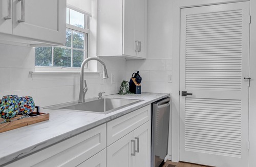 Murfreesboro House | King bed, large smart TV, fresh, welcoming, peaceful
