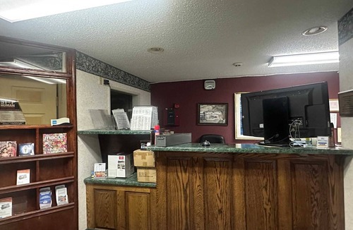 Macon Apartment | King Bed|Smoking|Macon