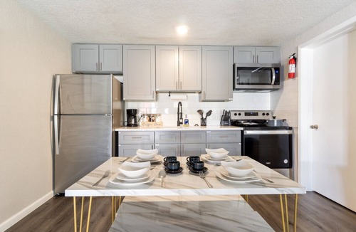 Columbus Apartment | King Suite, Quiet Relaxing Stay 15 mins to Ft Moore