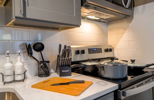 Columbus Apartment | King Suite, Quiet Relaxing Stay 15 mins to Ft Moore