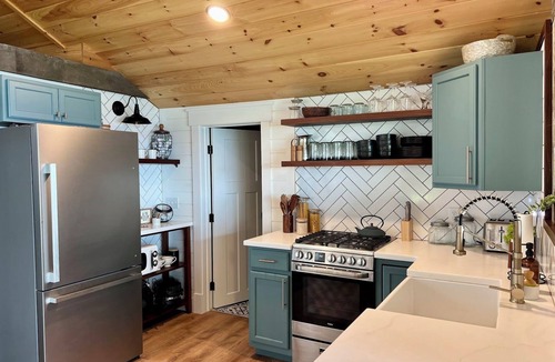 Swanton Cottage | Lake Champlain Waterfront: Renovated Cottage, Sunsets, Kayaks & Paddle Boards!