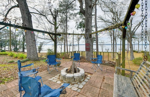 Fort Gaines House | Lake Views + Dock Access: Georgetown Group Getaway