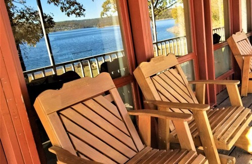 Ridgedale Cabin | Lakefront Cabin #7 - Steps from Table Rock Lake at Happy Hollow Resort