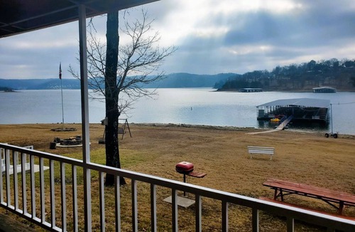 Ridgedale Cabin | Lakefront Cabin #7 - Steps from Table Rock Lake at Happy Hollow Resort