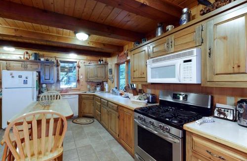 Beaver Cove House | Lakefront Cabin on a Double Lot w/500