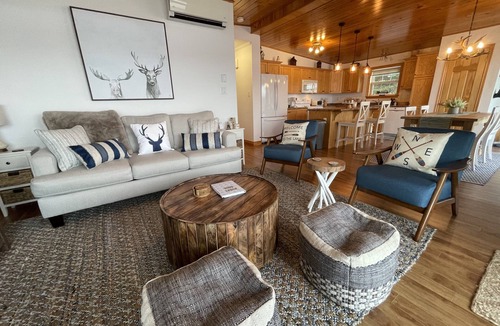 Eagle Lake Cottage | Lakefront cottage with private beach, near trails