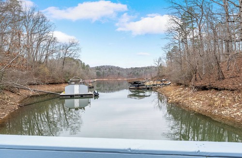 Gainesville House | Lakefront, Deep Water Boat Dock & Private Ramp, Legendary Game Room, Lake Lanier