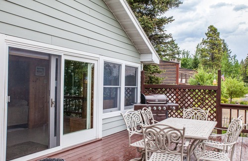 Somers House | Lakefront Gem-Gentle Waterfront,Paddle Boards, FirePit,Comfort,Play Set,Location