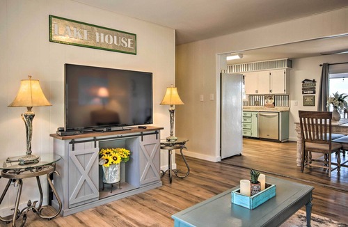 Shell Knob Cottage | Lakefront Gem w/Screened Porch + Game Room!