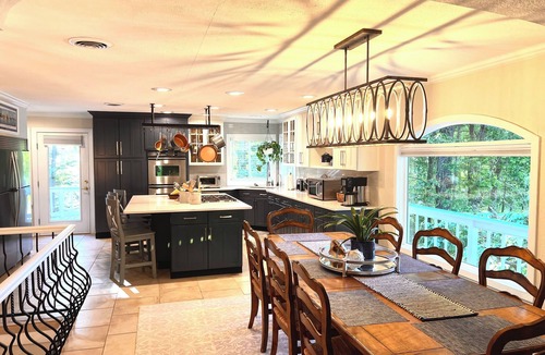 Almo House | Lakefront Getaway, Pool, Pickleball, Dock