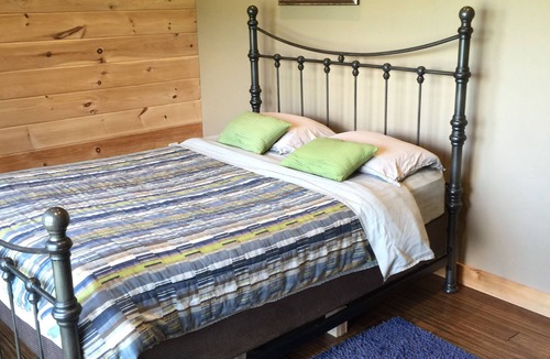 Hunter Cabin | Lakefront Home With Mtn Views, Beach,Steps To Town & Ski