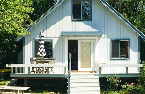 Middleton House | Lakefront house with outdoor shower, kayaks, firepit, deck, wifi, & grill