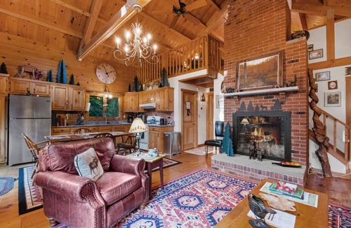 Washington Cabin | Lakefront Ski Log Cabin on 2 acres