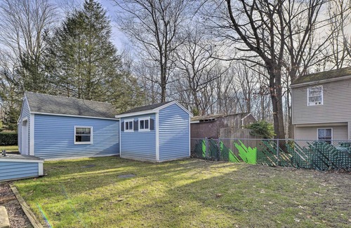 Lancaster House | Lancaster Haven: Large Yard, Community Beach!