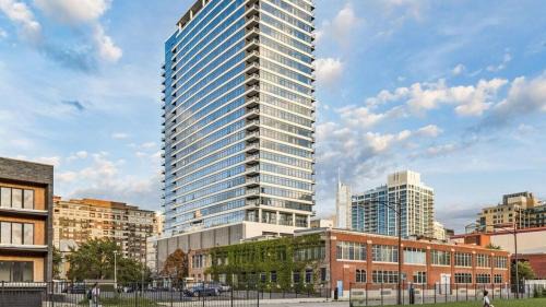 River North Apartment | Landing at NEXT - Studio in Near North Side