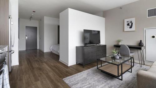 River North Apartment | Landing at NEXT - Studio in Near North Side