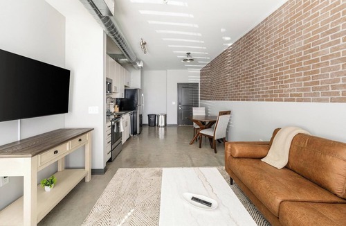 Northwest Pensacola Apartment | Landing | Chic 1BD, Rooftop Lounge, Gym