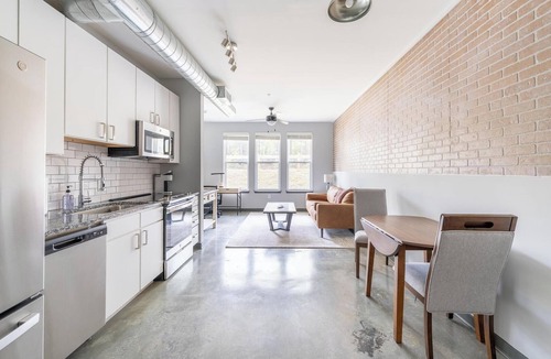 Northwest Pensacola Apartment | Landing | Chic 1BD, Rooftop Lounge, Game Room