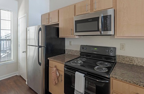 New Pathways Apartment | Landing | Modern 2BD, Pool, Gym