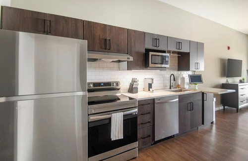 Springfield Apartment | Landing | Modern Studio, Pool, Rooftop Lounge