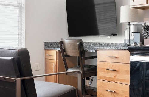 Five Points South Apartment | Landing | Modern Studio, Yoga Studio, Gym