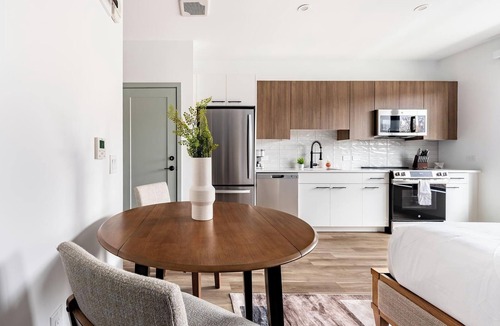 Haverhill Apartment | Landing | Modern Studio, Pool, Gym