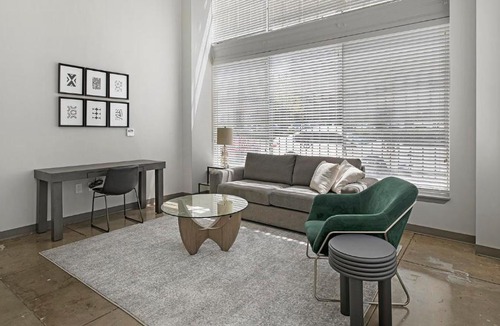 Central City Apartment | Landing Stunning 1BD Gym