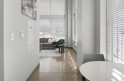 Central City Apartment | Landing Stunning 1BD Gym