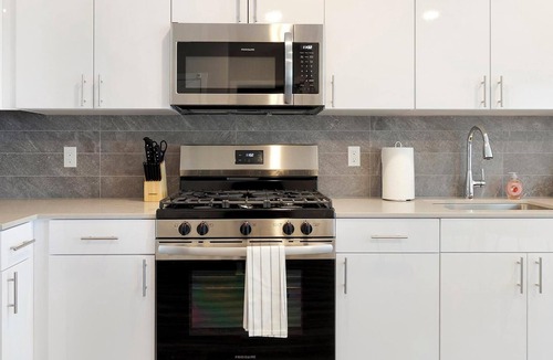 New Haven Apartment | Landing | Stunning 1BD, Yoga Studio, Pool