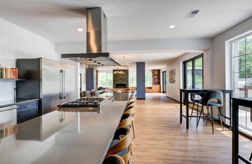 New Haven Apartment | Landing | Stunning 1BD, Game Room, Yoga Studio