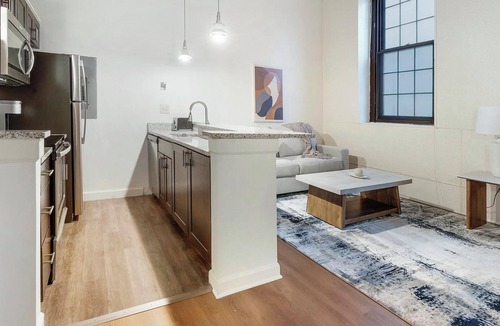 Downtown Baltimore Apartment | Landing | Stylish 1BD, Courtyard, Gym