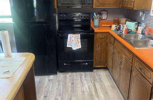 Baxter Cabin | Large 2Br retro cabin!