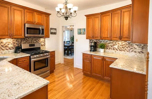 McHenry House | Large Lakefront Retreat on Pistakee Lake - 6BR/3.5BA