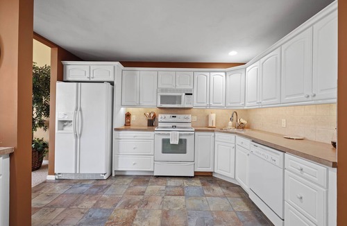 Hancock Condo | Large Mountainside Condo with Private Trail to Grouse Run