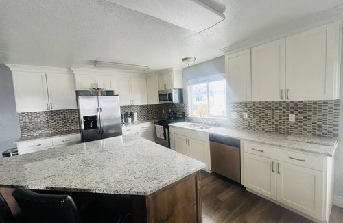 Logan Apartment | Large Studio with open concept, king size bed