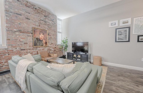 Downtown Boston Apartment | Lavishly Designed Home With Office Close to T