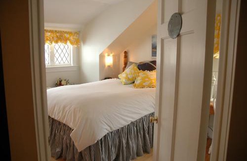 Waterford Valley Bed & Breakfast | Leaside Manor