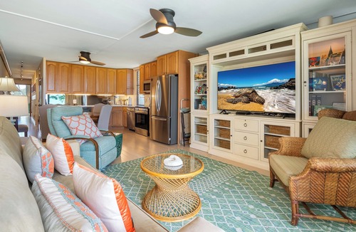 Kihei Cabin | Leinaala Oceanfront #200 2nd Floor unit, Large End Unit, Oceanfront Complex!